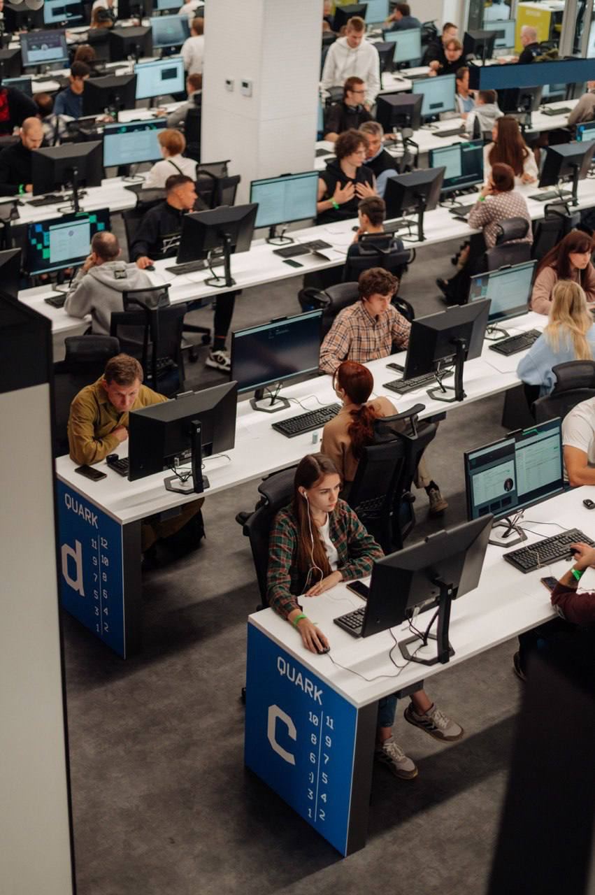 На открытии нового кампуса образовательного проекта Сбера «Школа 21» в Великом Новгороде, побывал Владимир Путин