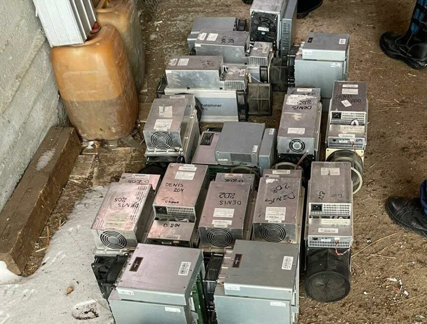 В Ангарске Иркутской области накрыли криптоферму в коровнике, где добывали биткоины