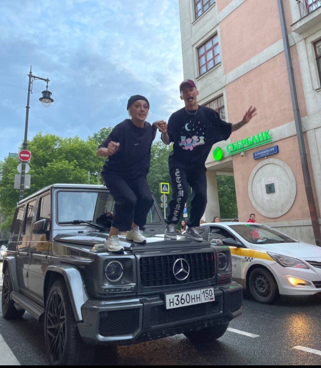 Вирусный маркетинг от Сбербанка с Милохиным