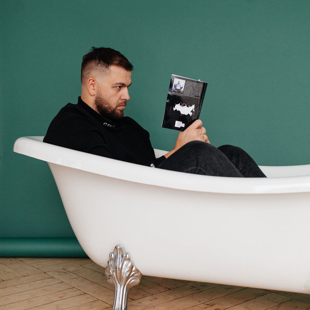 Как выбраться из огромных долгов и стать владельцем крупнейшей в России сети франшиз?

Саша Долгов знает ответы: за 4 года он прошел путь от долгов в 15 млн до 5 прибыльных бизнесов, квартиры в Москве и знакомства с Оскаром Хартманом