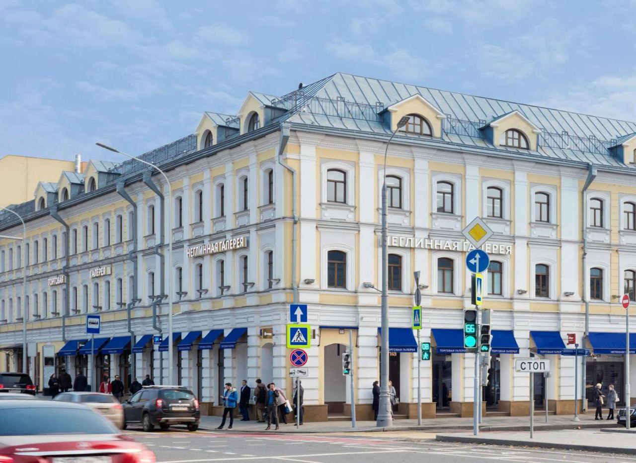 Наши партнеры из ТЦ Неглинная дарят QR-код на бесплатную парковку, чтобы вы могли провести встречу в «Кофемании», днем выбрать для всех подарки на 8 марта, а вечером – зайти за новой сорочкой в Van Laack