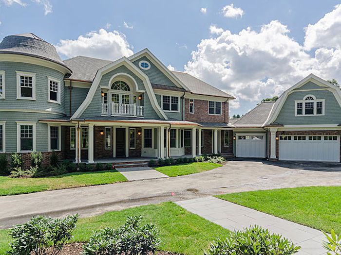 Банкстер Железняк купил себе скромный дом в штате Массачусетс за $5,5 млн