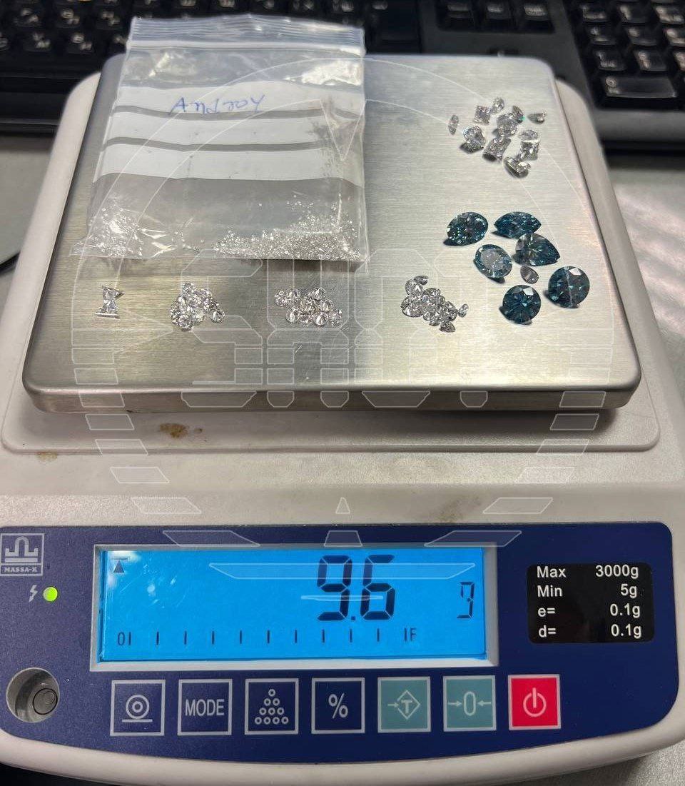 Сотрудник авиакомпании из Узбекистана пытался в трусах провезти бриллианты в Россию из ОАЭ