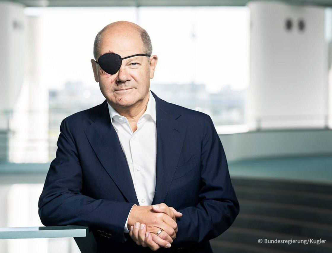 Канцлер Германии Шольц травмировал глаз во время пробежки