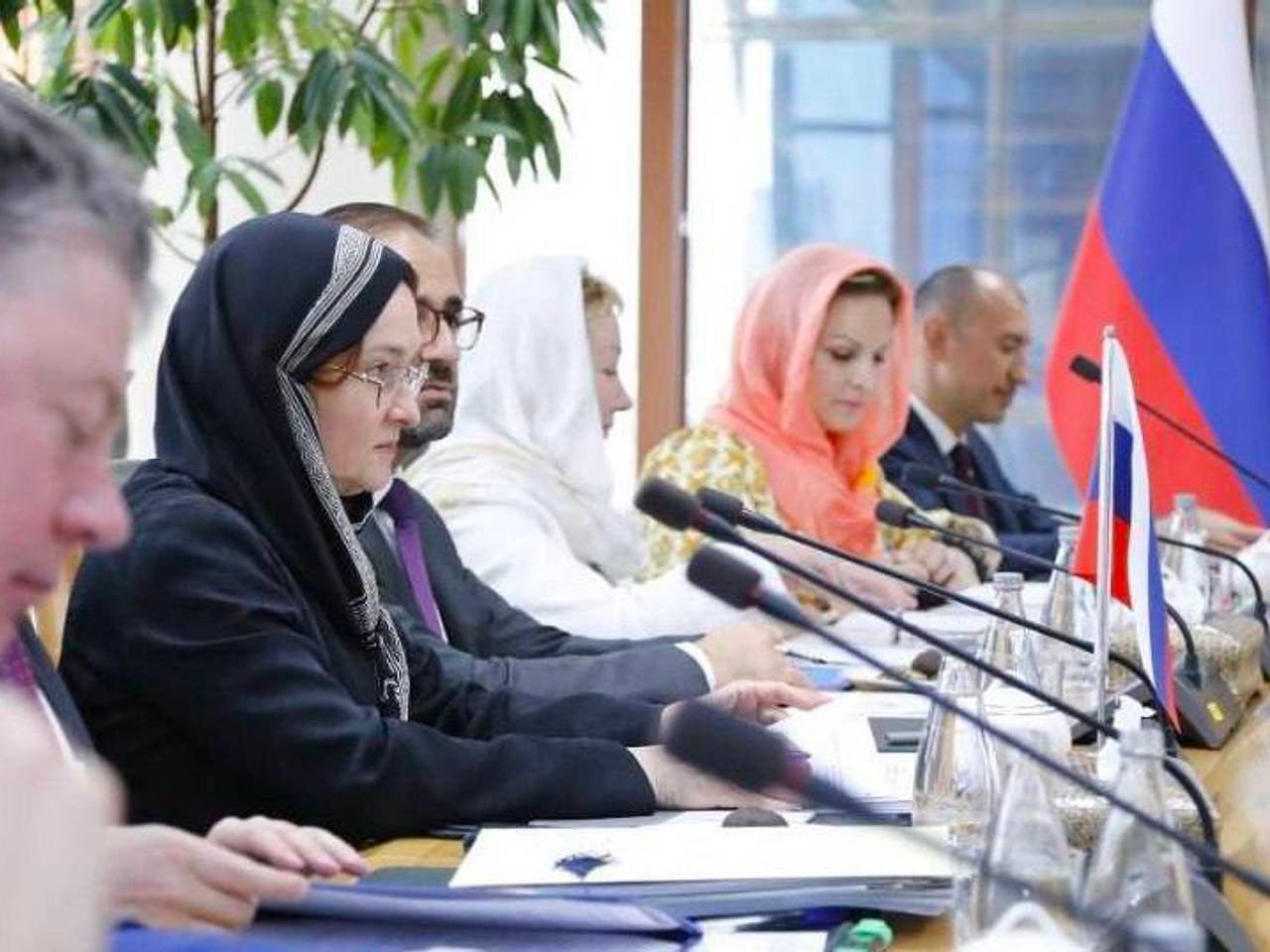 ????????Глава ВТБ Андрей Костин шутит: «У меня тоже прям слезы навернулись, когда фотографии показали Эльвиры Сахипзадовны в Иране в платке, это просто какое-то издевательство»

В конце мая делегация Банка России посетила Тегеран