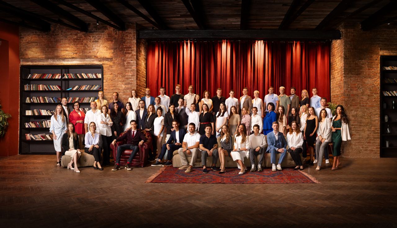 Существует 2 способа купить недвижимость для инвестиций в Дубае

Первый: самостоятельно прошерстить интернет, выбрать неликвид в теневой локации с низким спросом и туристическим потоком, нервно ждать сдачи проекта, с завистью поглядывая на свежие башни с