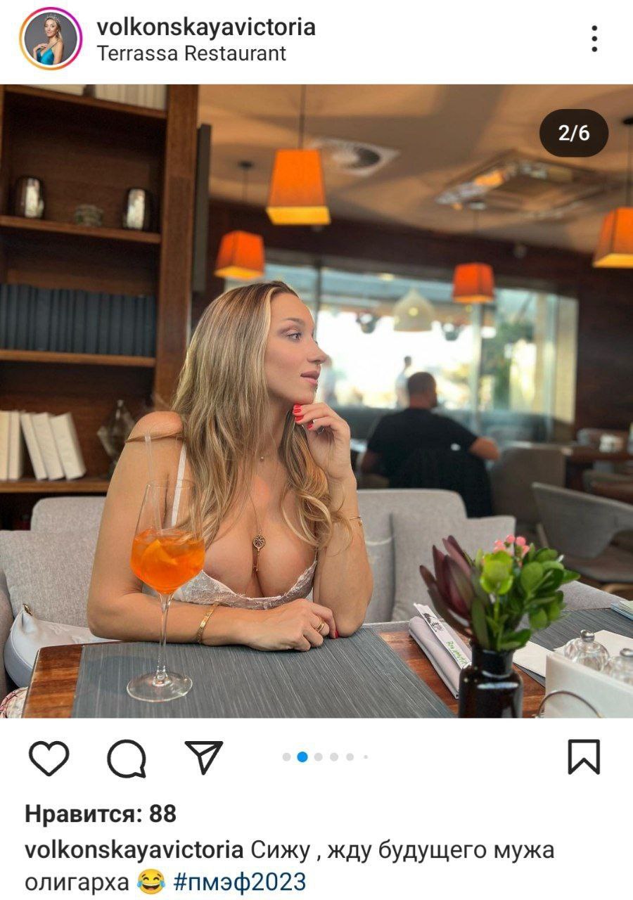 Посетительнице Петербургского международного экономического форума запретили принимать участие в мероприятиях, так как она раздавала участникам визитки с надписью «Ищу мужа»