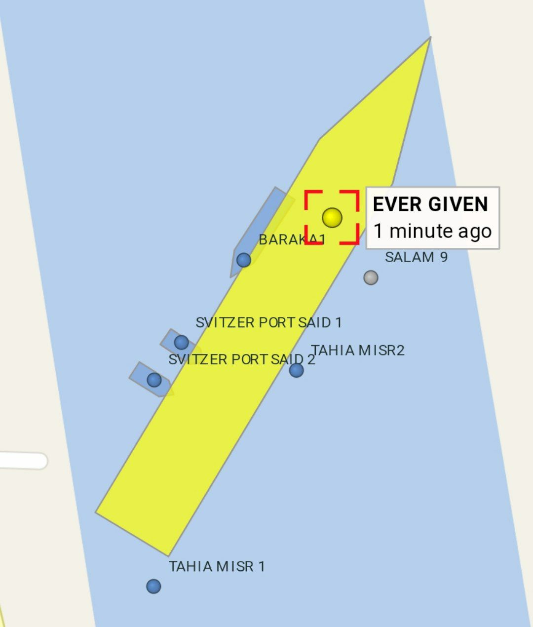 Вокруг перегородившего Суэцкий канал контейнеровоза Ever Given кажется собрался весь египетский флот