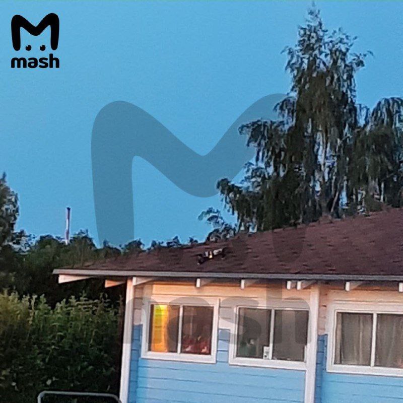 Беспилотник упал на здание принадлежащее Банку России в Новой Москве -  крышу оздоровительного центра «Солнечный городок», пишет «112»