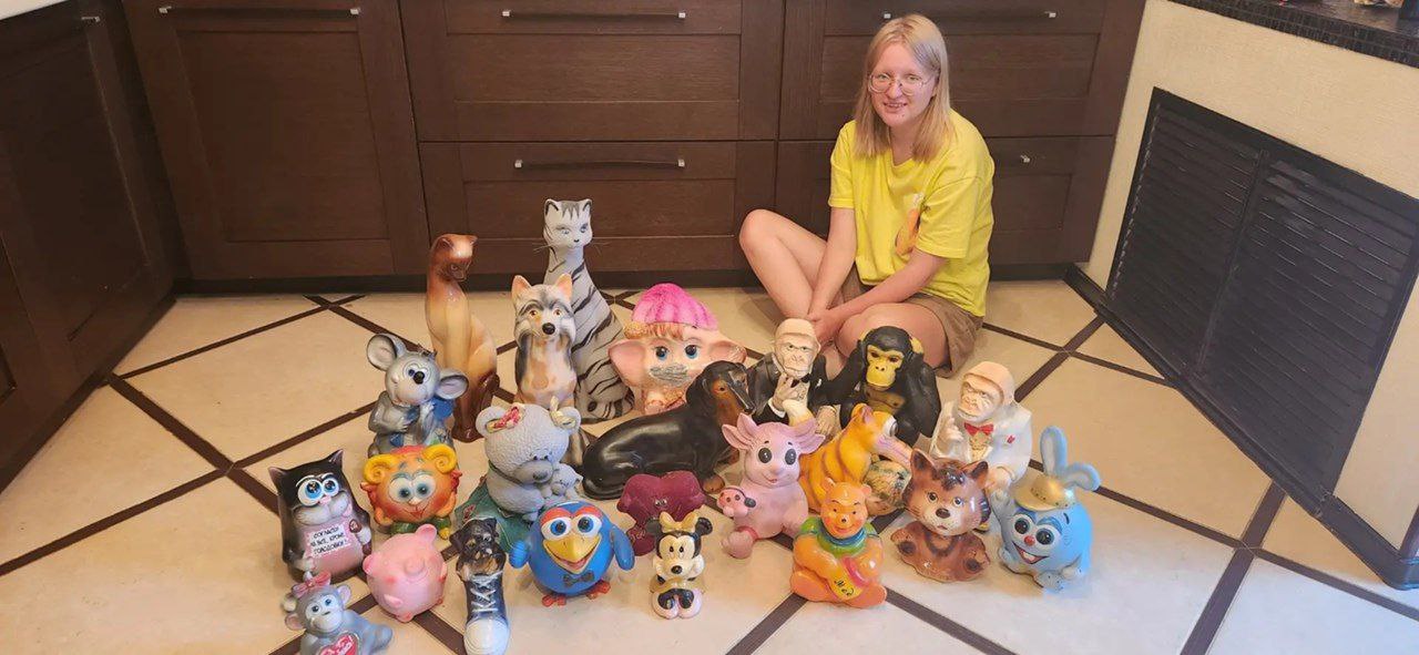 Семья из Череповца  начала копить мелочь, когда дочери исполнилось 2 года и разбила копилки через 16 лет — на совершеннолетие дочери