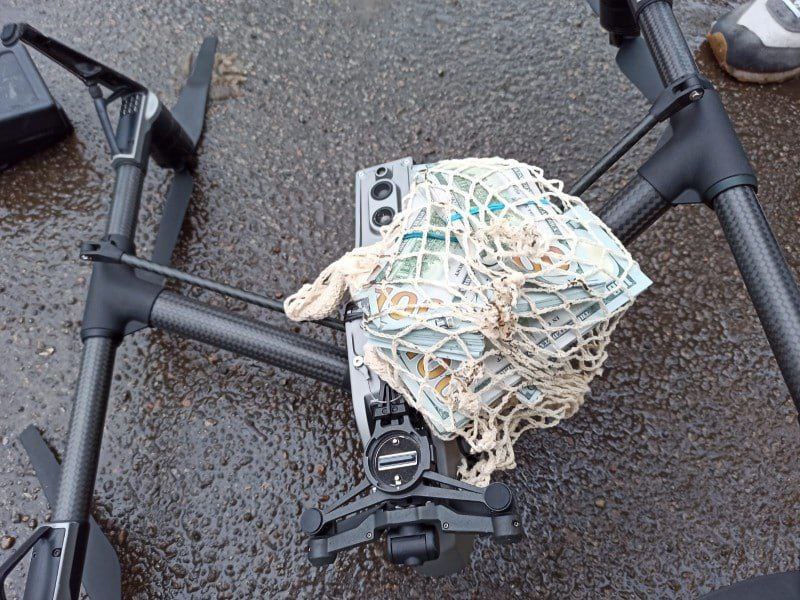 Украинские мошенники с помощью дрона похищали деньги во время обмена валют, сообщает Национальная полиция