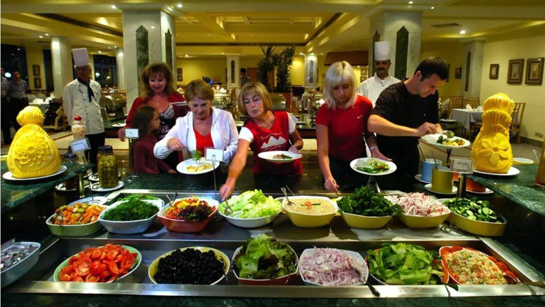 Совкомбанк эвакуировал часть своих специалистов от омикрона из России в турецкий отель и перевёл их на четырехдневную рабочую неделю