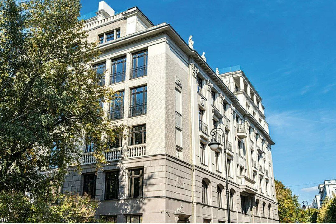 В июне 2021 года организатор пирамиды Life is Good Роман Василенко стал обладателем жилья в ЖК «Малая Бронная, 15»