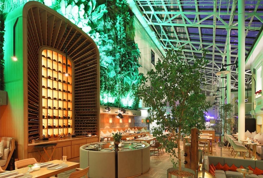 Zodiac – паназиатское бистро альянса White Rabbit Family, где представлены самые интересные блюда Китая, Японии, Малайзии, Вьетнама и Таиланда в авторской интерпретации талантливого шеф-повара Руслана Магомедшарипова