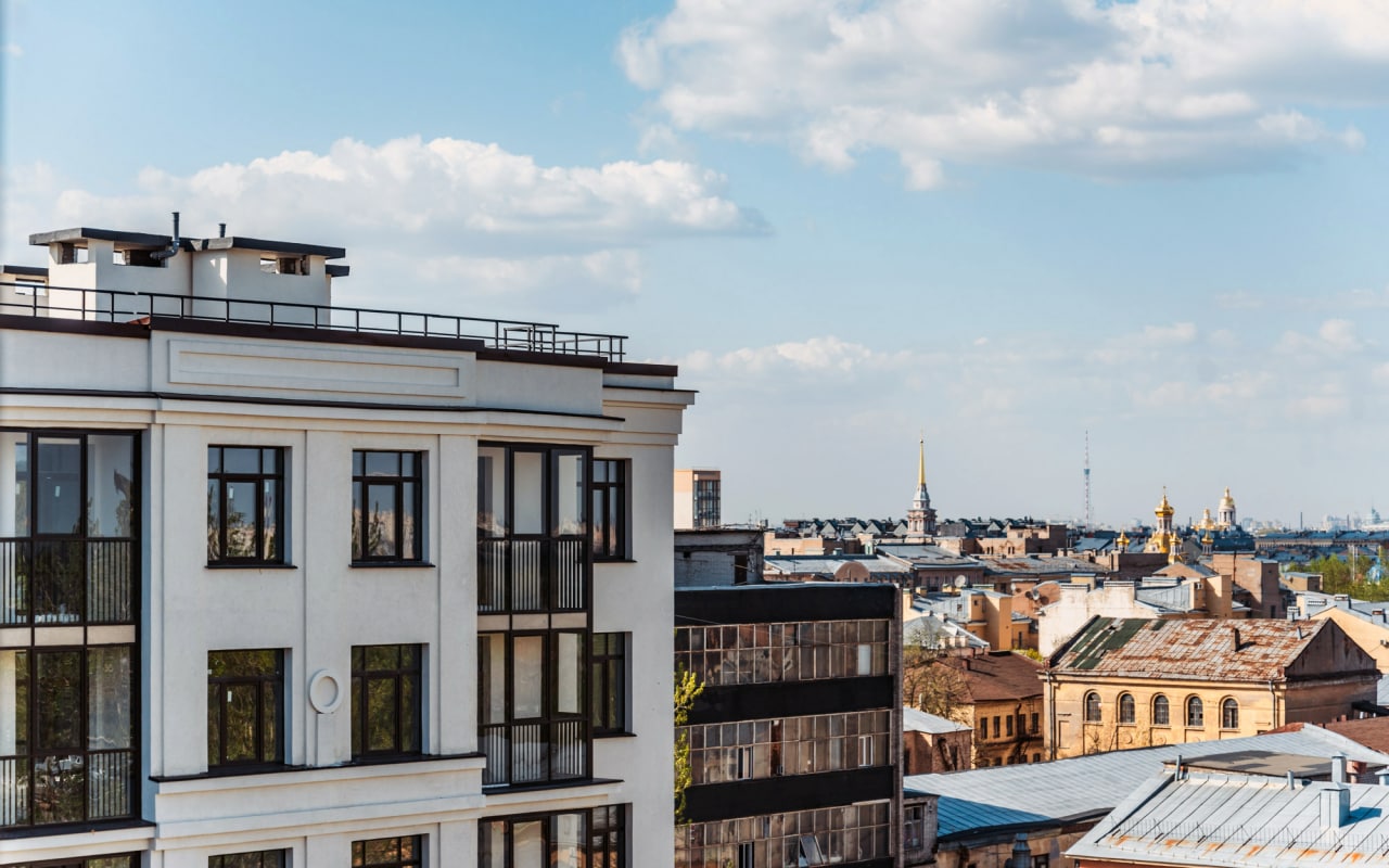 Центр города — золотая локация для недвижимости будь то Москва или Санкт-Петербург