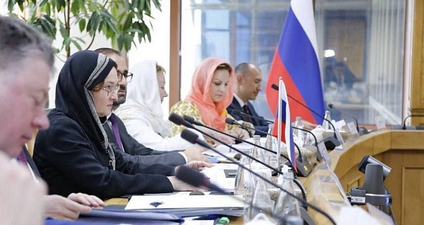 Глава ВТБ Андрей  Костин сказал, что у него «навернулись слёзы», когда он увидел Набиуллину в платке в Иране